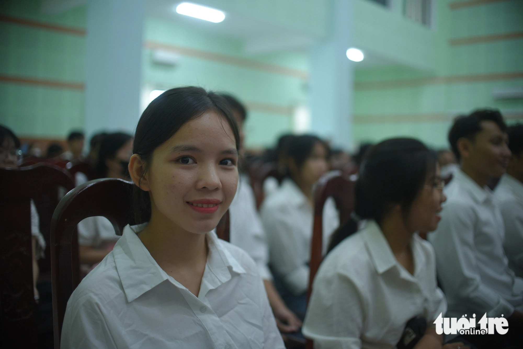 A student's joy at receiving a scholarship - Photo: Lam Thien