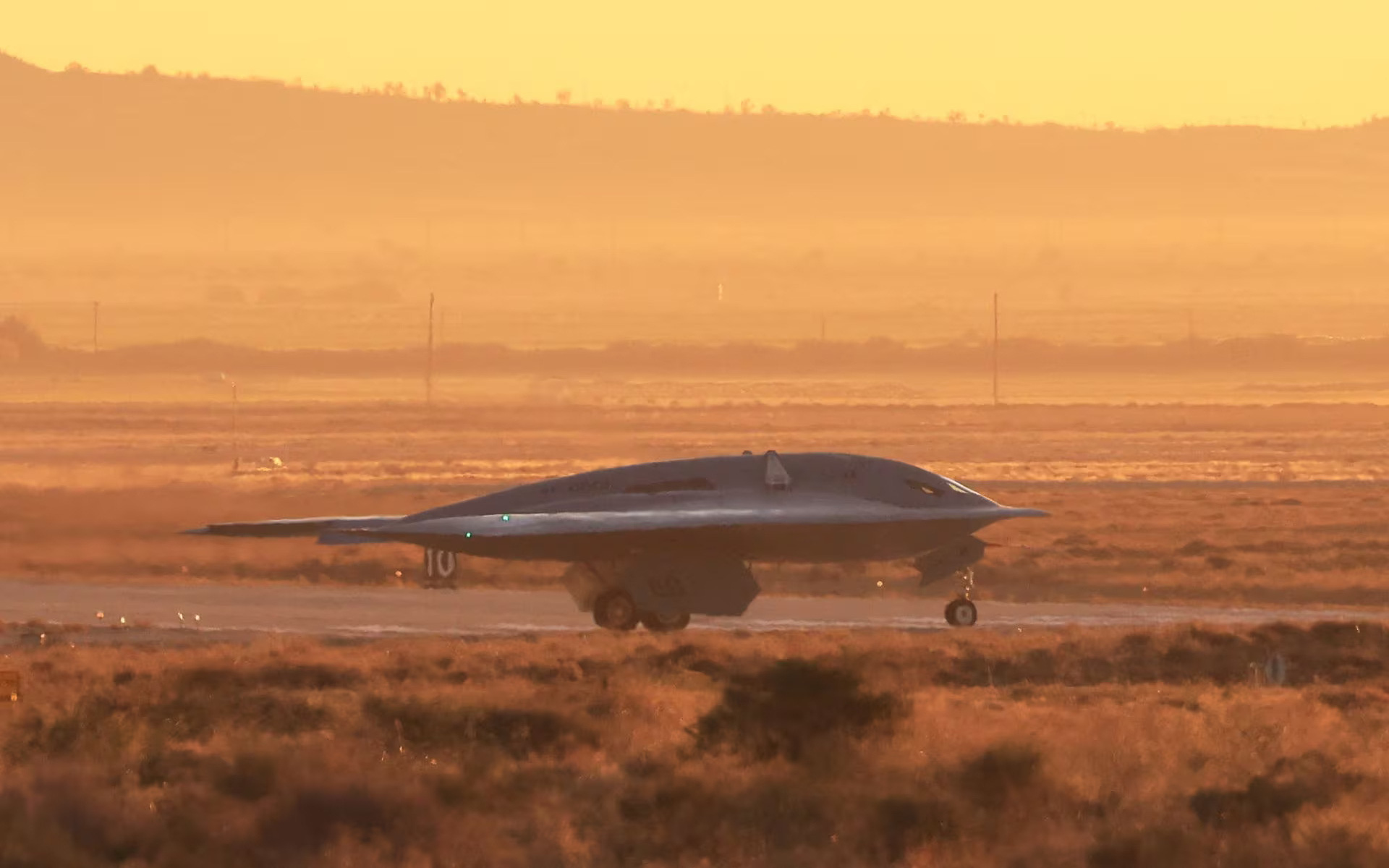 B-21 Raider cất cánh thành công, quân đội Mỹ sẽ đặt làm 100 chiếc