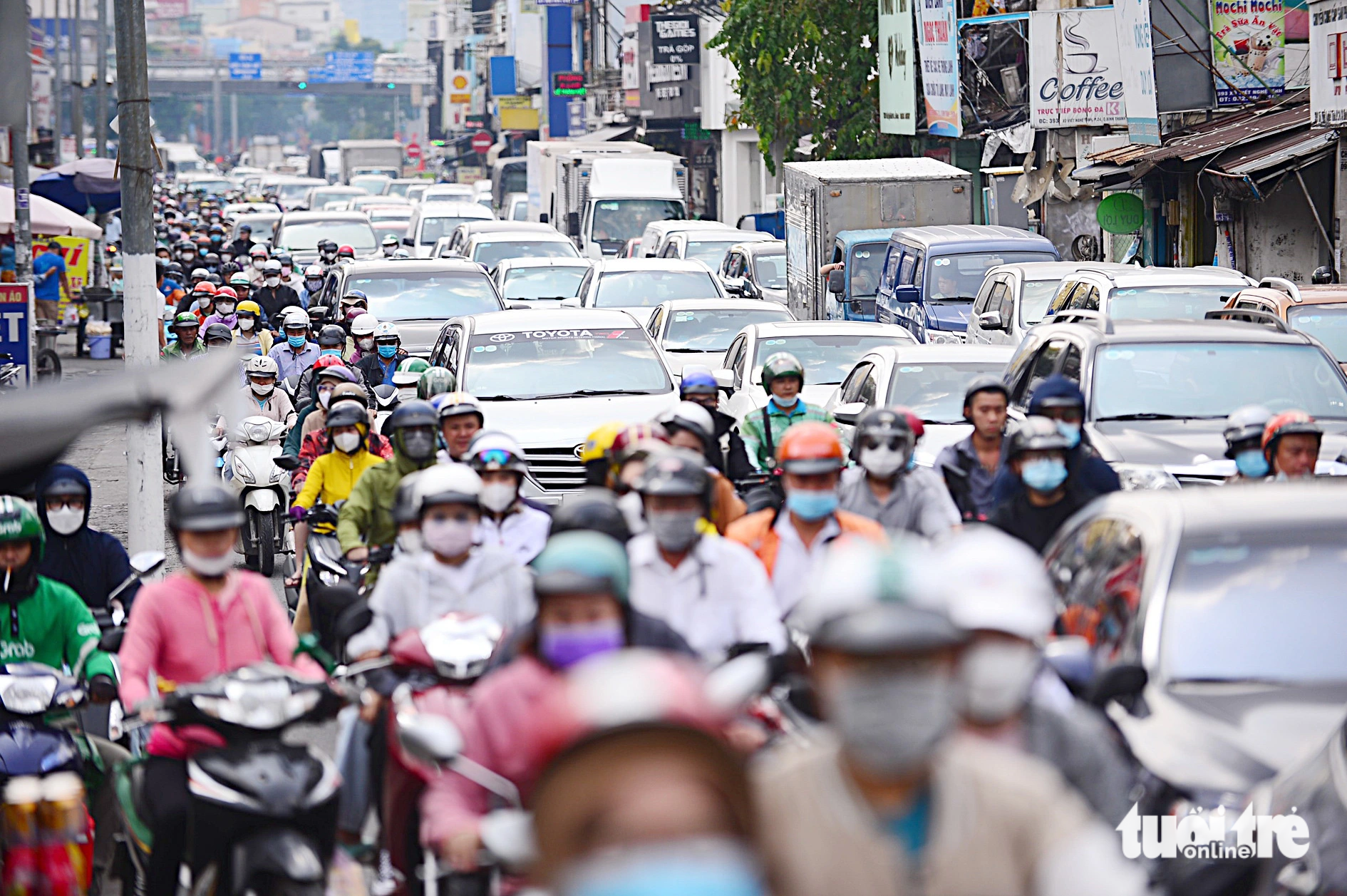 As an urban area with high frequency of construction activities, traffic, Ho Chi Minh City is promoting investment in surveillance systems - Photo: Quang Dinh