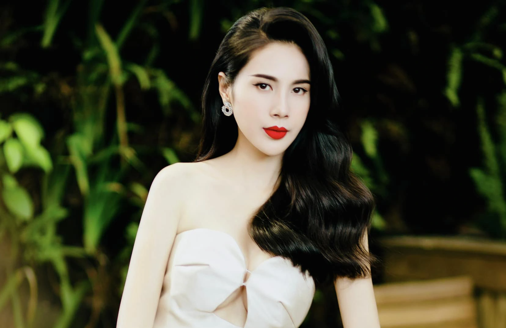 歌手トゥイ・ティエンは自身の個人ページで、オンラインで販売していることで世間から嘲笑されていると語った - 写真: Character's Facebook 歌手トゥイ・ティエンは自身の個人ページで、オンラインで販売していることで世間から嘲笑されていると語った - 写真: Character's Facebook