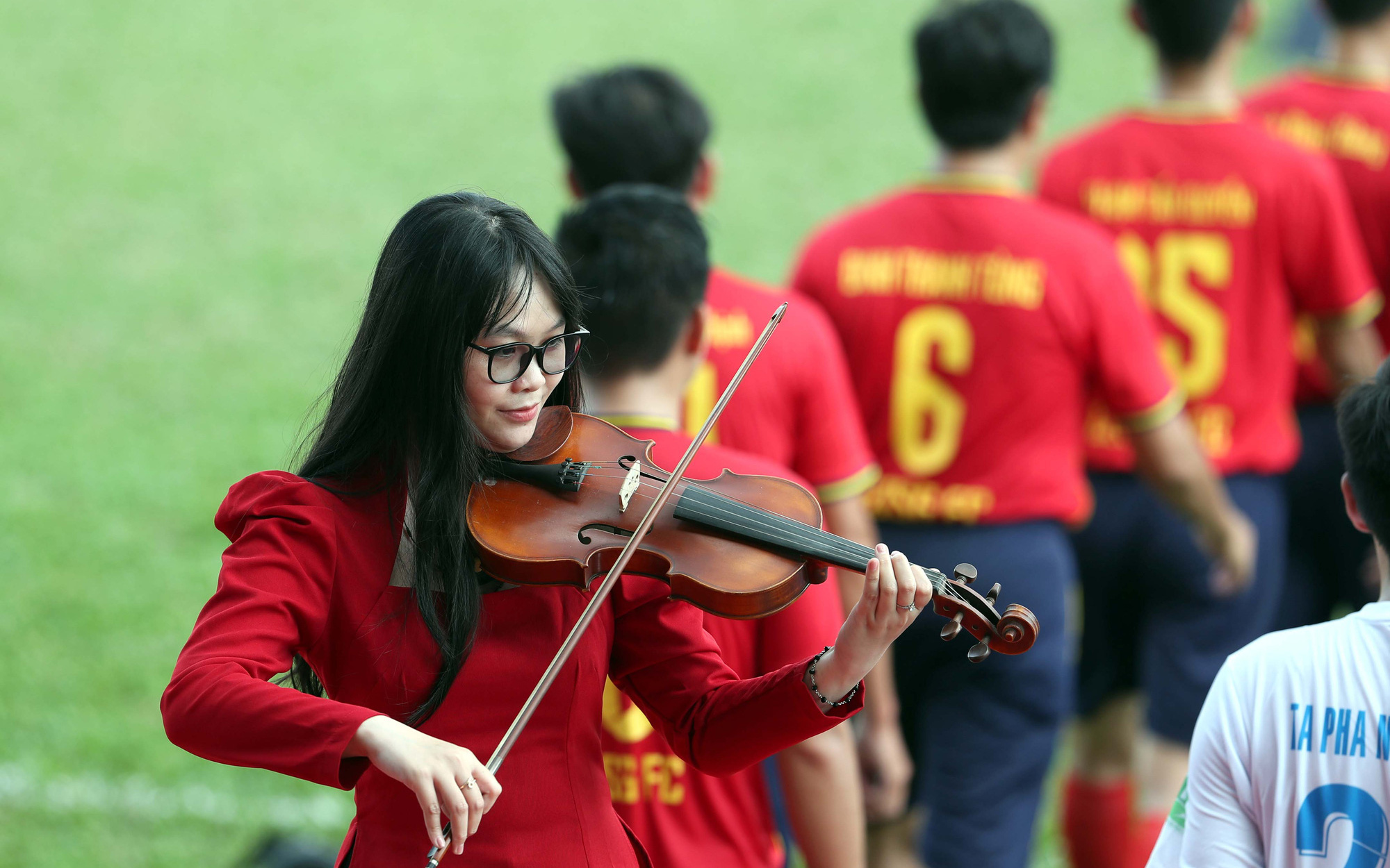 Đương kim vô địch họ Phạm không dự giải bóng đá các dòng họ Việt Nam 2024- Ảnh 2. Hấp dẫn giải bóng đá phong trào chuyên nghiệp đầu tiên của TP.HCM