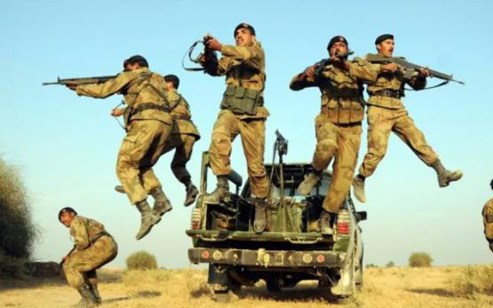 Taliban dọa tấn công dự án Vành đai Con đường nếu Pakistan không chịu trả thuế- Ảnh 2. Điểm nóng chiến sự mới: Pakistan và Taliban