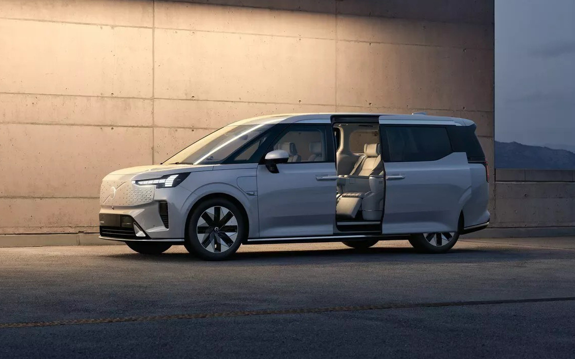 Volvo EM90 có thể không bán ở Việt Nam- Ảnh 9. Volvo EM90 ra mắt: MPV điện hạng sang đầu tiên, chạy 740km/sạc