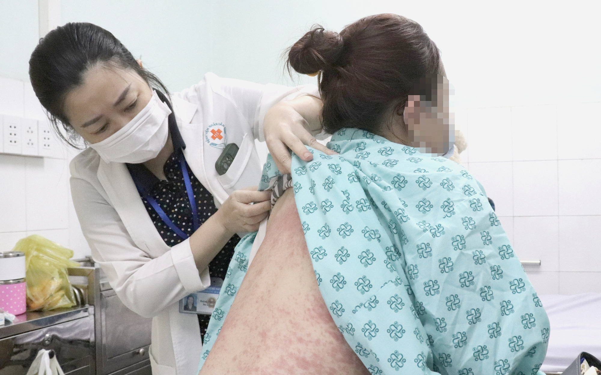 Đau xương khớp vào mùa đông, làm sao để phòng tránh?- Ảnh 2. Mắc bệnh xương khớp mà dùng toa thuốc kiểu
