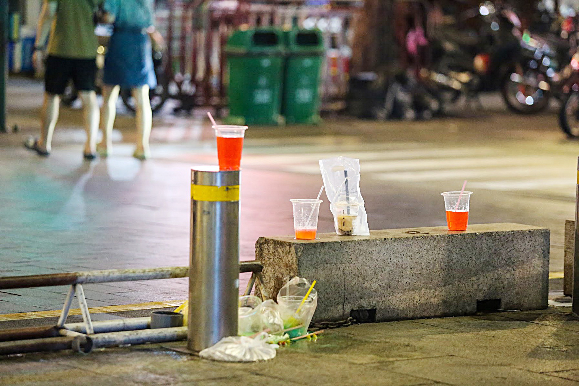 Dirty scene on Nguyen Hue Walking Street, District 1, Ho Chi Minh City - Photo: Phuong Quanyen