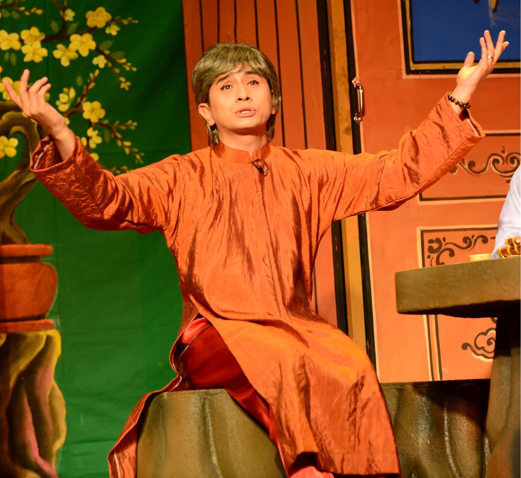 演劇 Ngu Quy Ky Phung でのディン・トアン - 写真: TTD 演劇 Ngu Quy Ky Phung でのディン・トアン - 写真: TTD