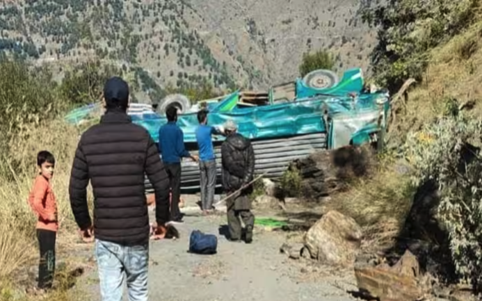 Ấn Độ: Xe buýt lao xuống hẻm núi sâu, ít nhất 30 người chết