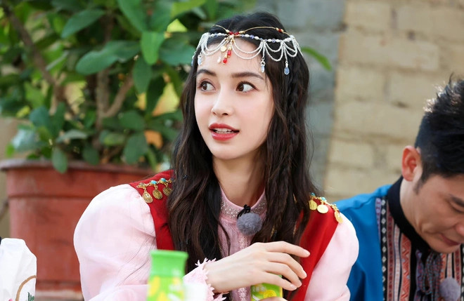 エンターテインメント ニュース 11 月 18 日: 羽生結弦が結婚 3 か月後に離婚、イ・セヨンがフーコック島へ出発 - 写真 4。 アンジェラベイビーの番組出演