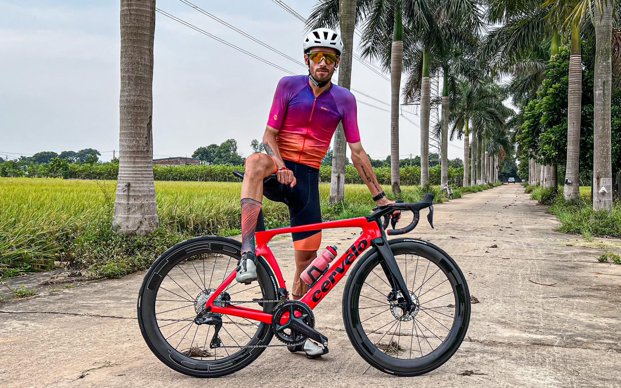 Lê Thanh Hiếu chiến thắng giải xe đạp CLV Criterium Race 2023- Ảnh 5. Hai ngoại binh dự Cuộc đua xe đạp Nam Kỳ khởi nghĩa 2023