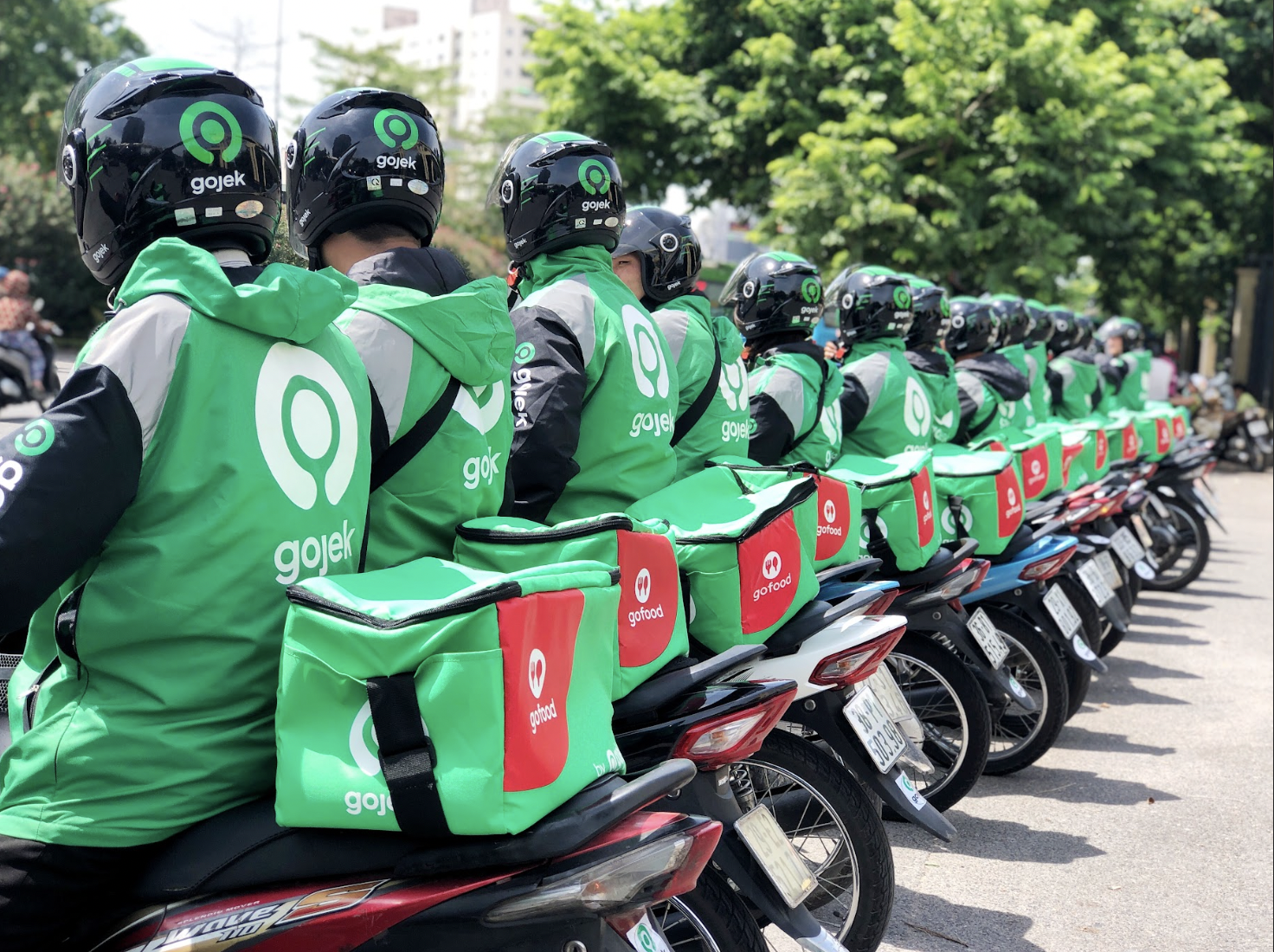 Chủ quán 9X: Không thể vươn xa nếu không có ứng dụng đặt đồ ăn - Ảnh 1. Các quán ăn có thể phục vụ khách hàng nhanh chóng và hiệu quả nhờ sự hỗ trợ của các tài xế từ các nền tảng đặt đồ ăn. Ảnh GJ