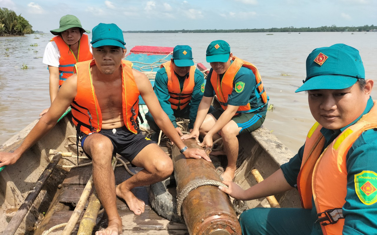 Phát hiện quả bom nặng gần 340kg còn nguyên ngòi nổ trên sông Cổ Chiên