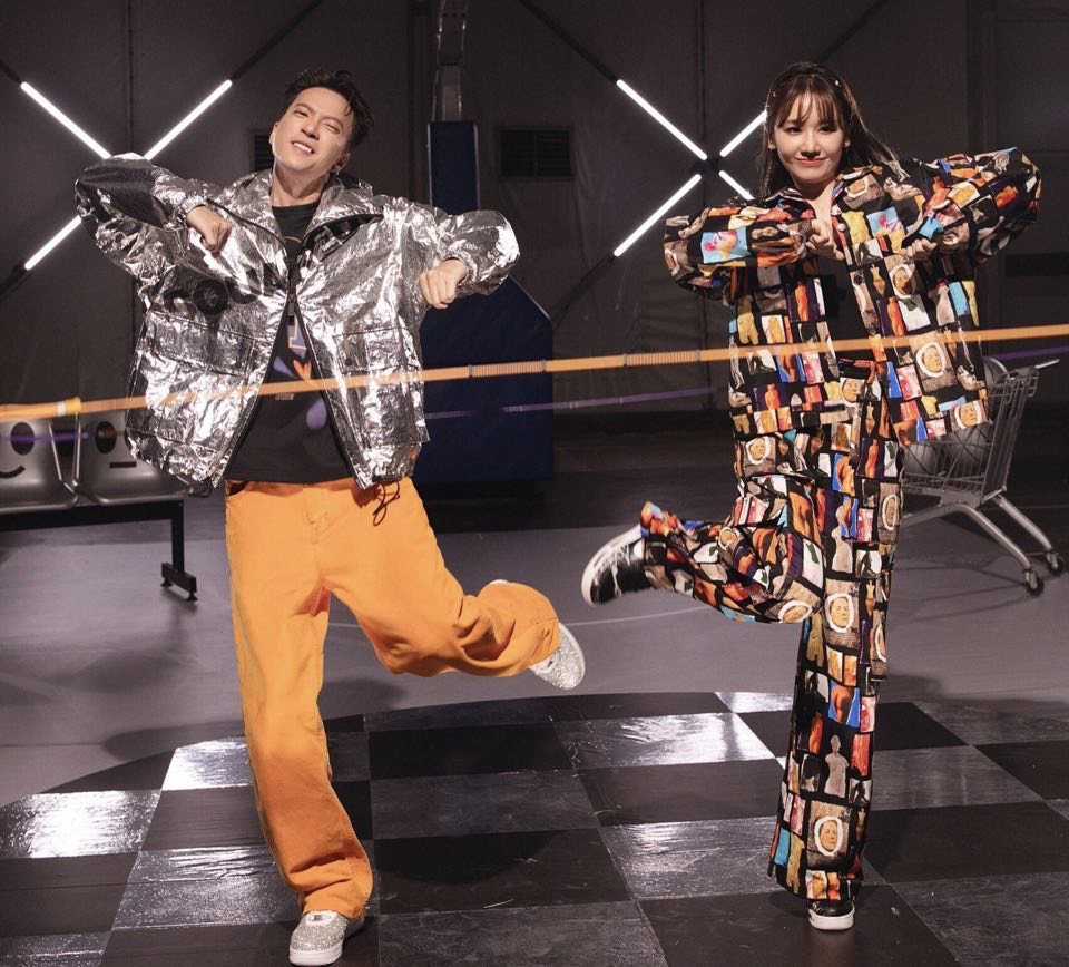 ダンシング・ハート・プロジェクトに参加するST ソン・タックとハリ・ウォン - 写真: NVCC ダンシング・ハート・プロジェクトに参加するST ソン・タックとハリ・ウォン - 写真: NVCC