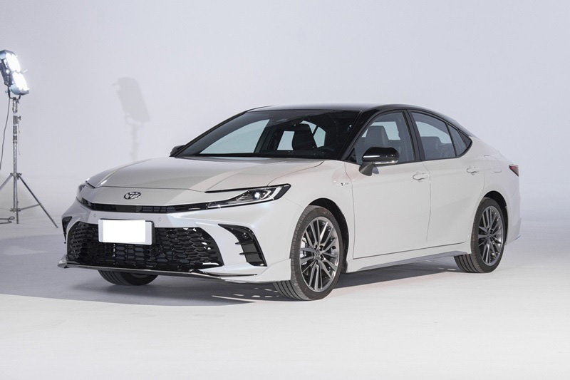 New Toyota Camry launched in China with a slightly different face - Photo: headlightmag