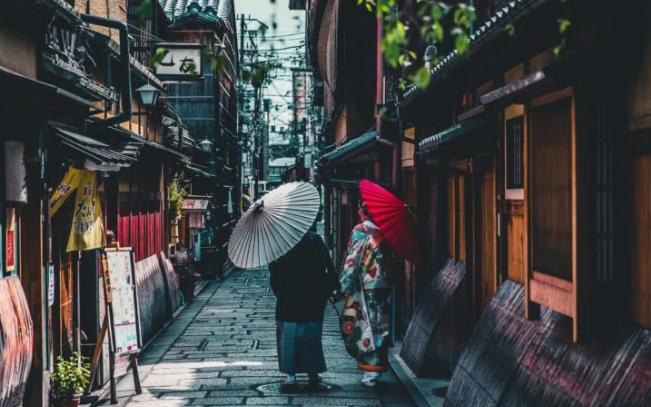 Kết quả khảo sát hơn 70.000 người về nơi làm việc tốt nhất Việt Nam 2023- Ảnh 2. Việt Nam vào danh sách 12 nước châu Á có chất lượng cuộc sống tốt nhất