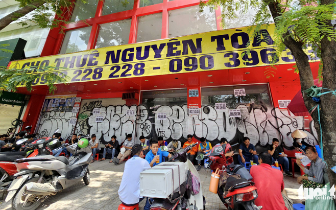 Doanh nghiệp thành lập mới tăng vọt nhưng vốn vào nền kinh tế giảm sâu, vì sao?- Ảnh 3. 61.628 công ty ‘biến mất’ trong 10 tháng, số doanh nghiệp TP.HCM giảm 13%