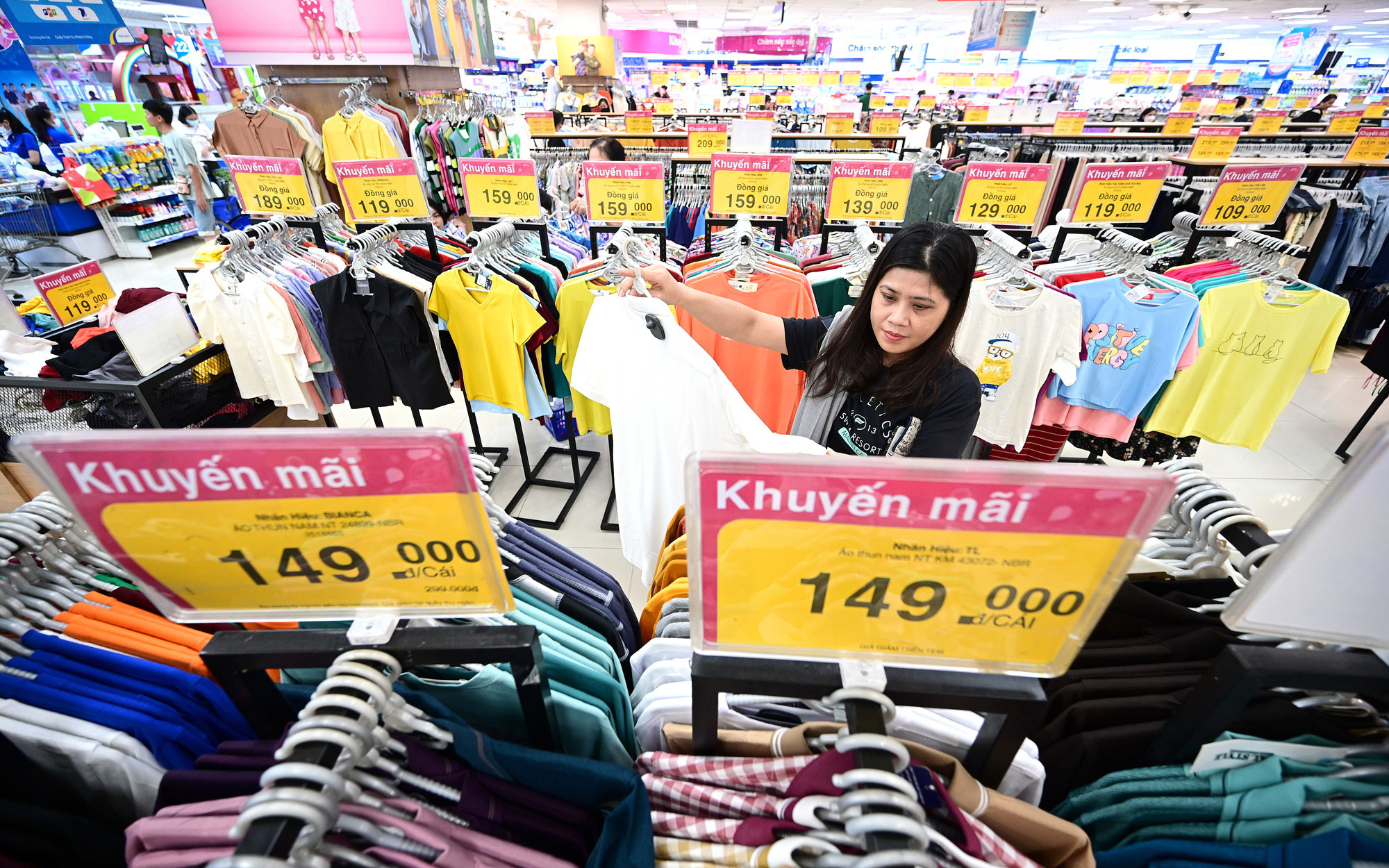 Quốc hội 'chốt' giảm 2% thuế VAT đến 30-6-2024- Ảnh 3. Giảm 2% thuế VAT: Nên kéo dài hết năm 2024, với tất cả hàng hóa