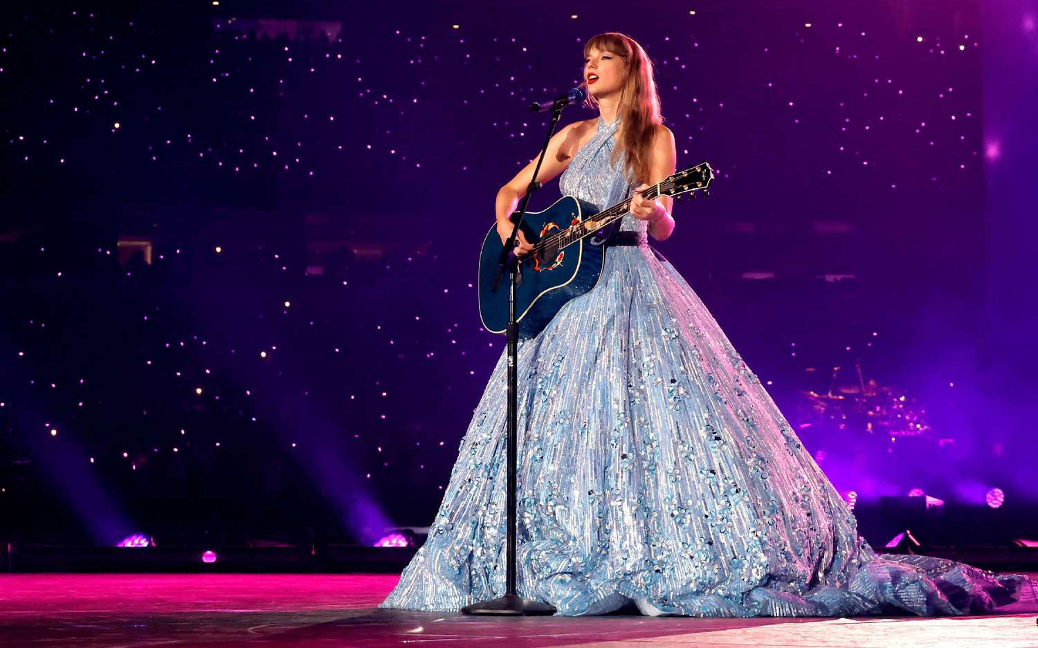 Concert của Taylor Swift bị điều tra sau cái chết của người hâm mộ- Ảnh 5. The Eras Tour của Taylor Swift lọt top 10 phim ăn khách nhất nước Mỹ năm 2023