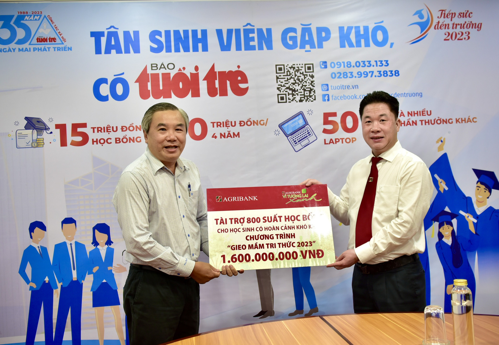 Trao 200 suất học bổng Gieo mầm tri thức cho học sinh nghèo Quảng Trị- Ảnh 5. Agribank Phú Nhuận tiếp tục cùng Tuổi Trẻ gieo mầm tri thức