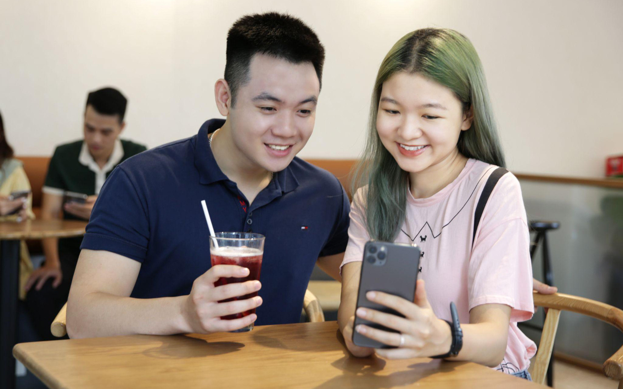 33 năm hành trình bền vững của IVB với 5 giá trị cốt lõi- Ảnh 4. IVB Mobile Banking tung ưu đãi mừng sinh nhật 33 năm