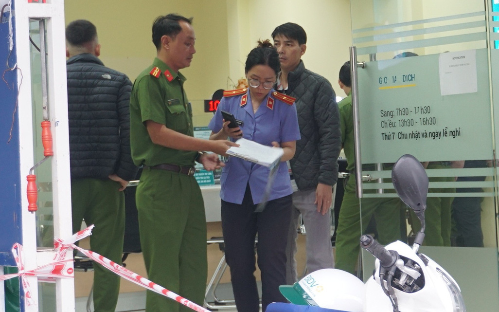 Vụ cướp ngân hàng, đâm chết bảo vệ: Khởi tố hai nghi phạm tội giết người, cướp tài sản- Ảnh 3. Chuyên gia tội phạm học khuyến cáo khi liên tiếp xảy ra cướp ngân hàng