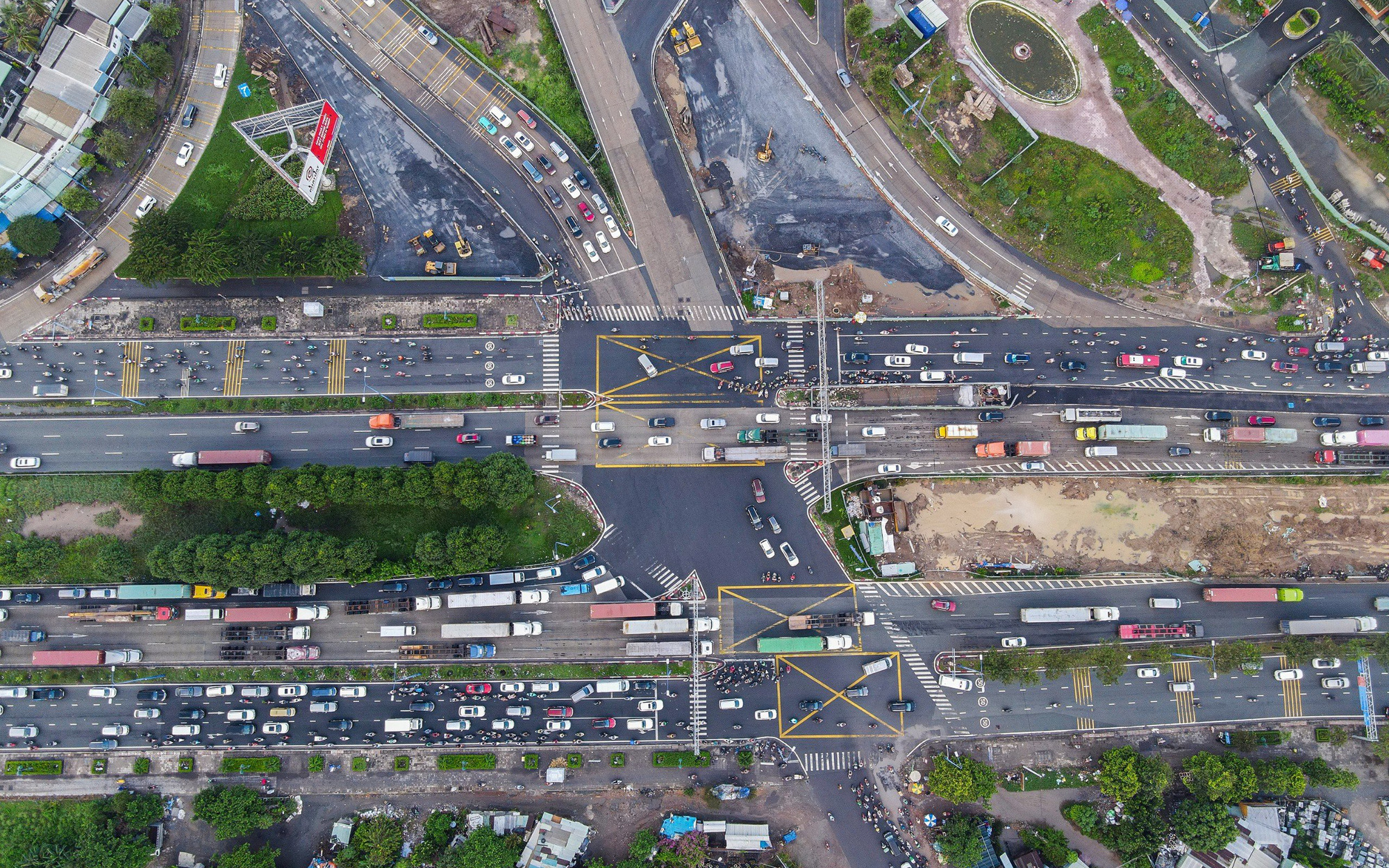 Sở Nội vụ TP.HCM trình đề xuất lập thêm hai ban quản lý dự án để tăng tốc giải ngân - Ảnh 2.