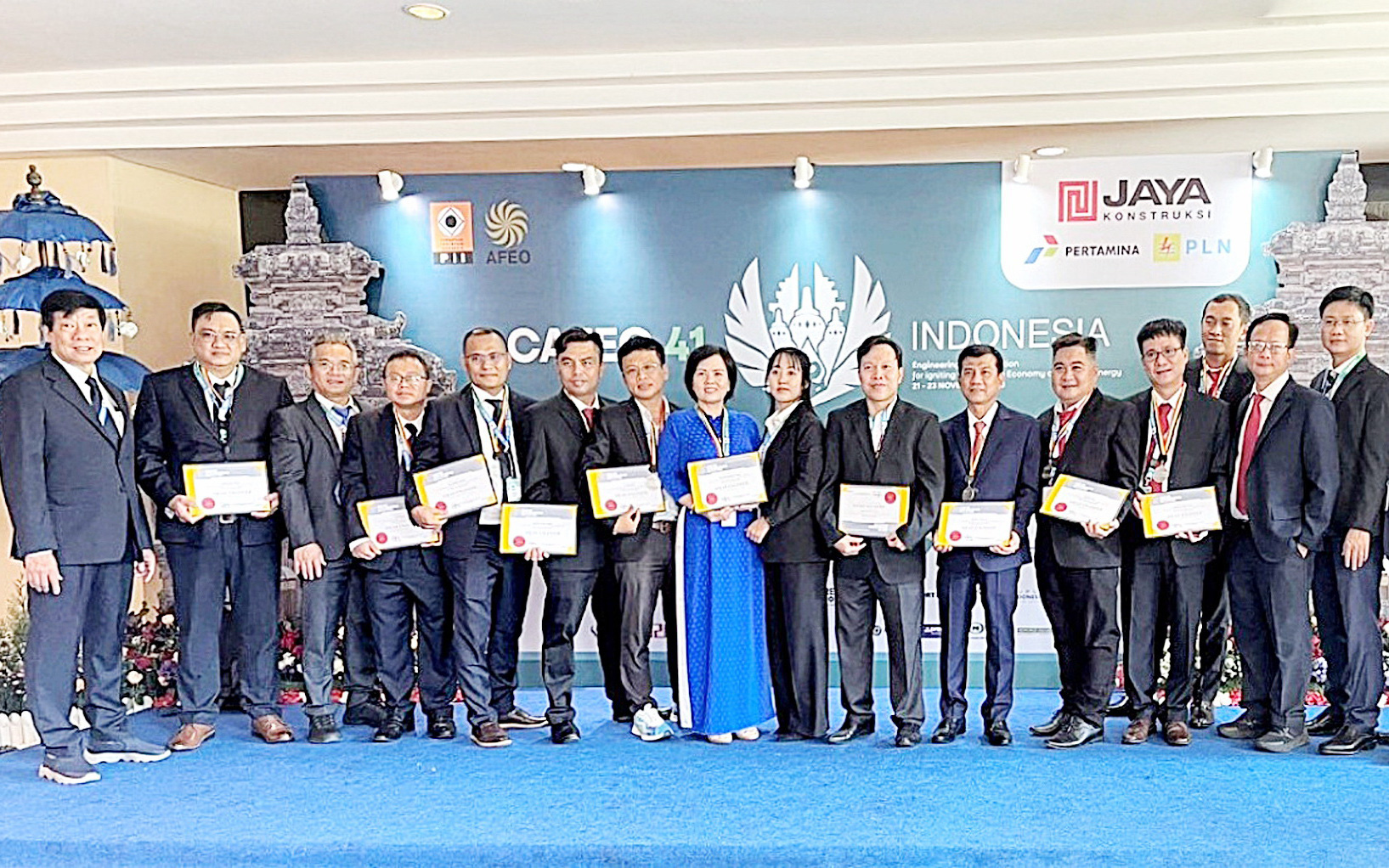 Điện lực TP.HCM: Xử lý trực tuyến gần 100% yêu cầu của khách hàng- Ảnh 2. Điện lực TP.HCM có 234 kỹ sư chuyên nghiệp ASEAN