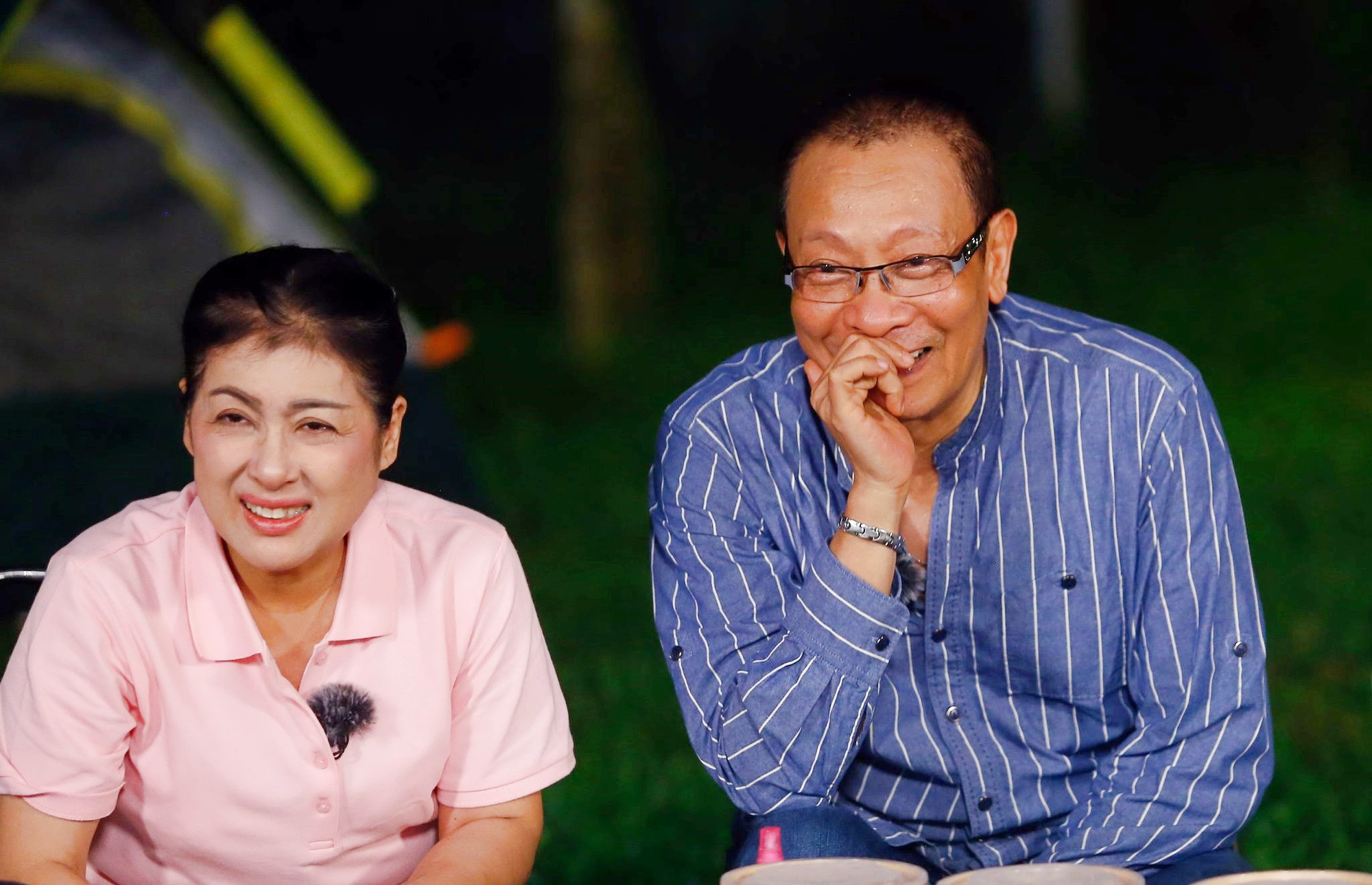 週末に聞きたいニュース:若い頃のライ・ヴァン・サムは髪が長く、フレアパンツを履いていた - 写真1。 ジャーナリストのライ・ヴァン・サムとアーティストのタン・トゥイが青春の思い出を振り返る - 写真: VTV