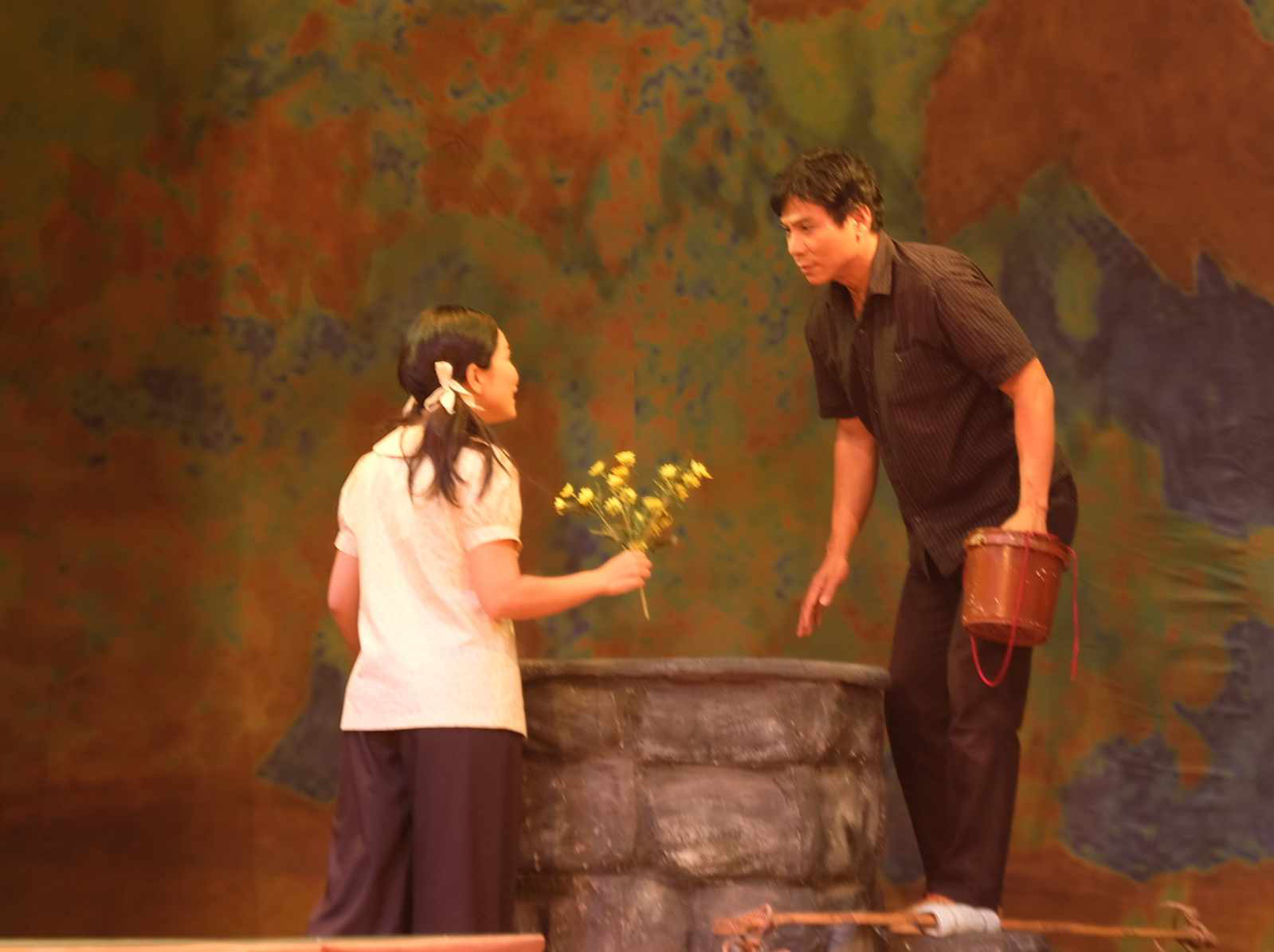 今週末注目のニュース: 若い頃のライ・ヴァン・サムは髪が長く、フレアパンツを履いていた - 写真 3。 プレイブックのシーン