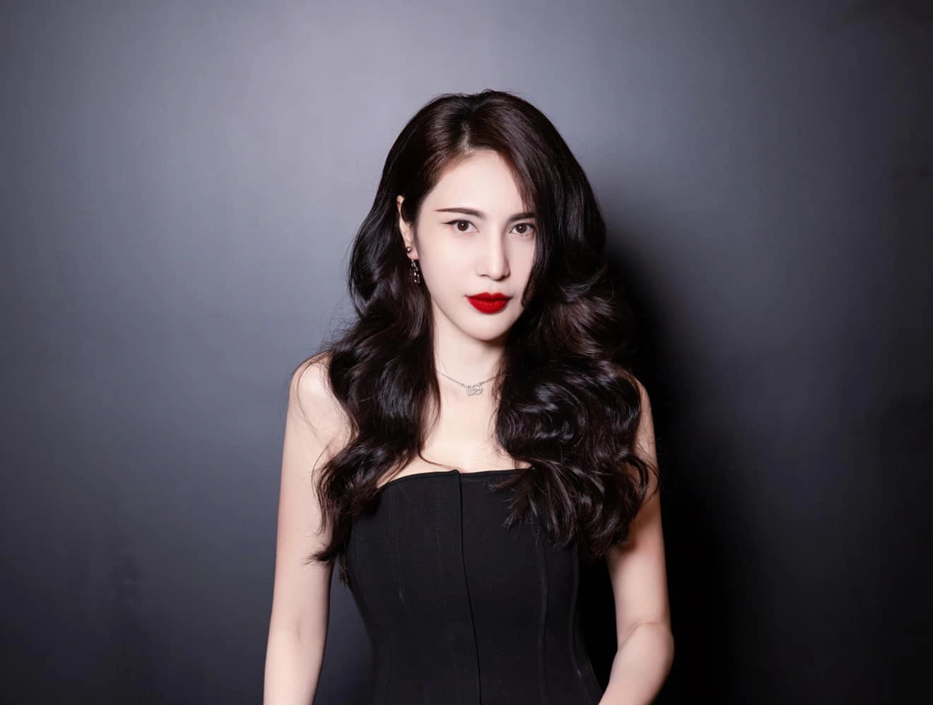 歌手トゥイ・ティエン 歌手トゥイ・ティエン