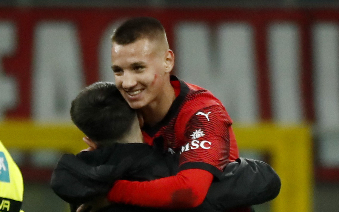 Tin tức thể thao sáng 16-2: AC Milan thắng đậm ở Europa League- Ảnh 5. Cầu thủ 15 tuổi của AC Milan đi vào lịch sử Serie A