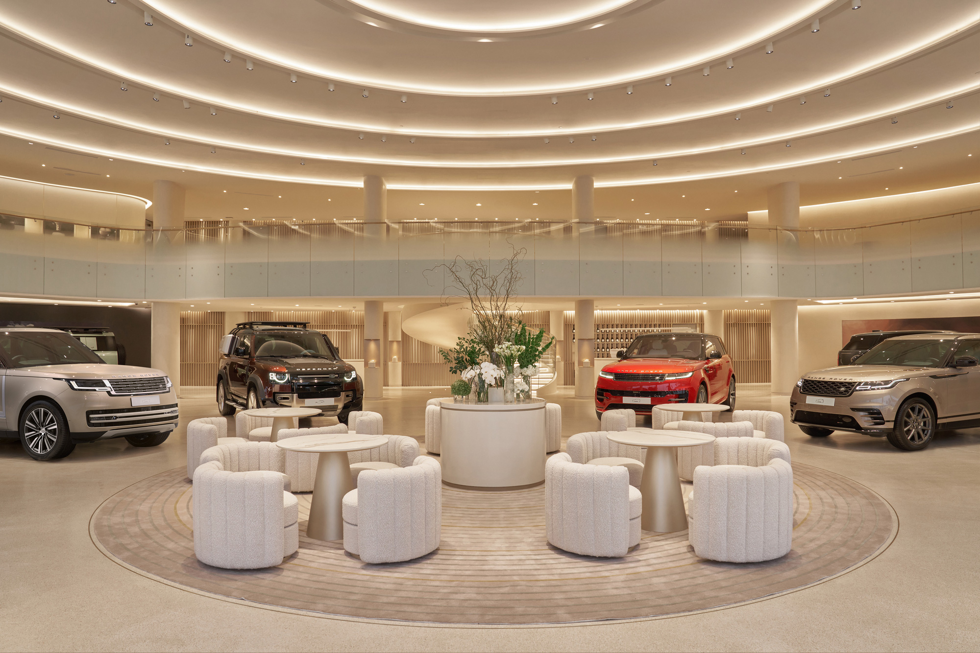 Khách hàng đến showroom mới nhất của Jaguar Land Rover (JLR) tại Việt Nam sẽ được thay đổi hoàn toàn trải nghiệm mua sắm và sử dụng dịch vụ - Ảnh: JLR
