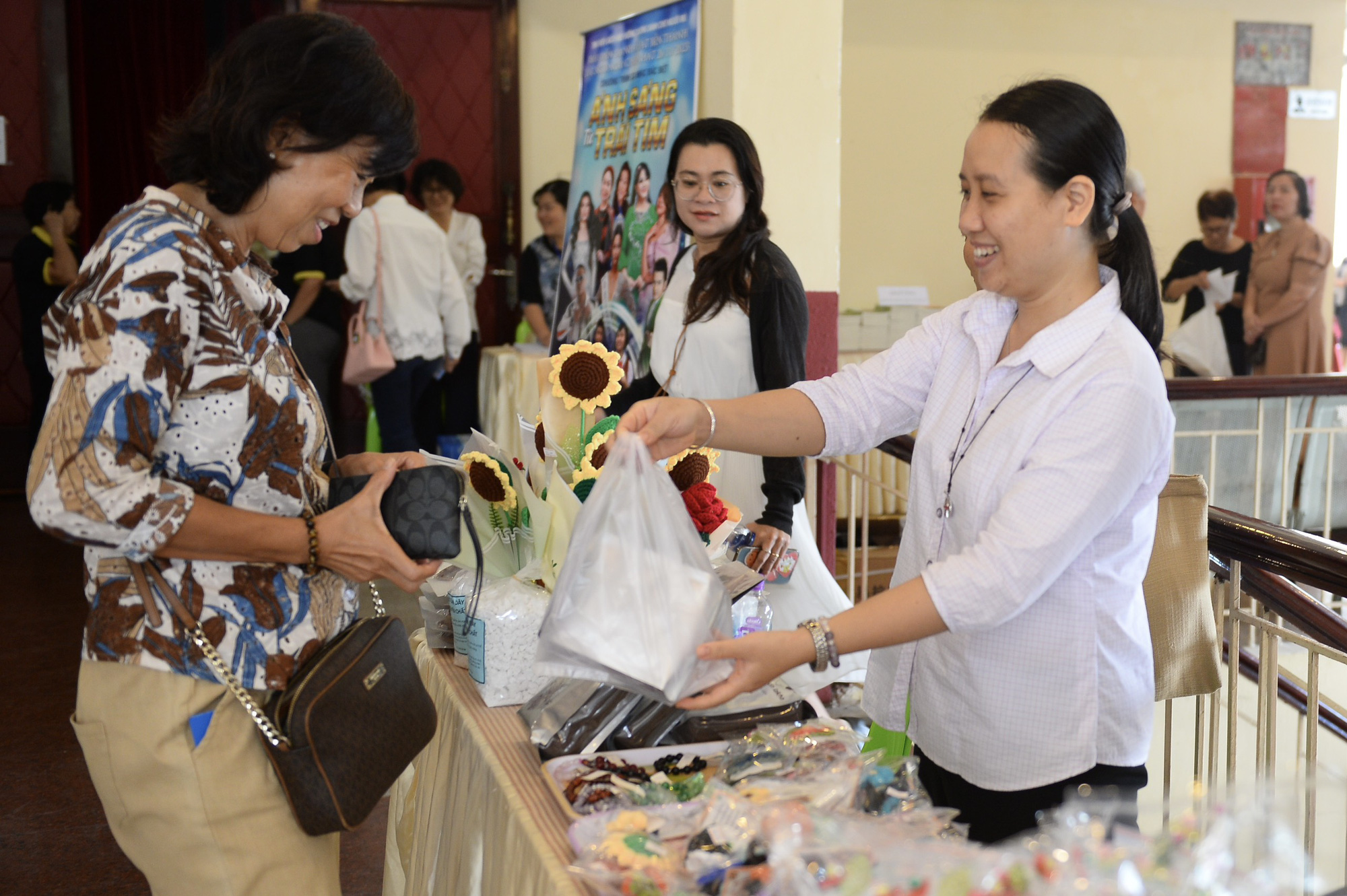 Âm nhạc là ánh sáng từ trái tim của người mù- Ảnh 6. Âm nhạc là ánh sáng từ trái tim của người mù- Ảnh 6.