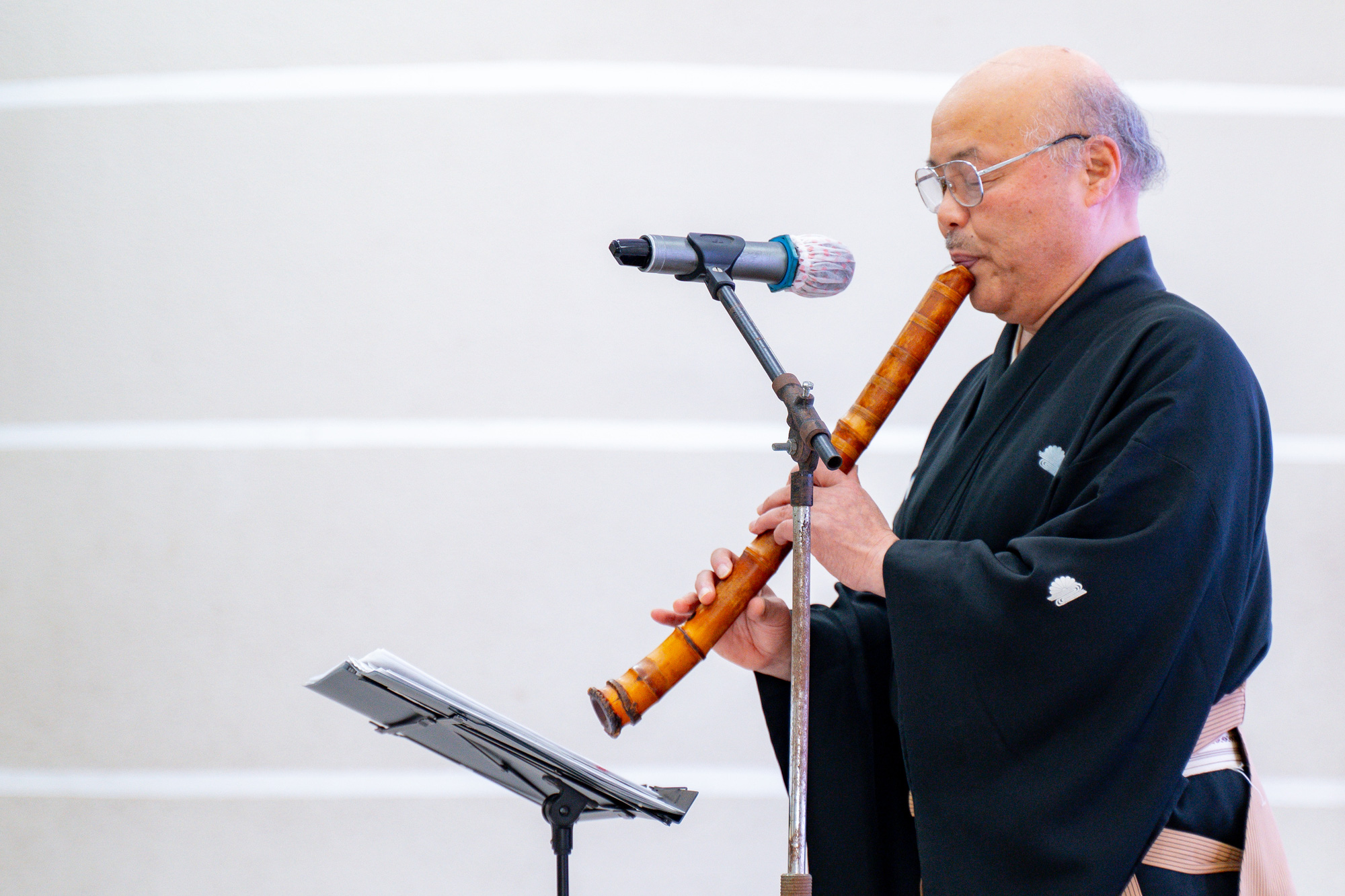 イベントの一環として、ベテランアーティスト立花三郎氏による伝統楽器尺八も披露します。