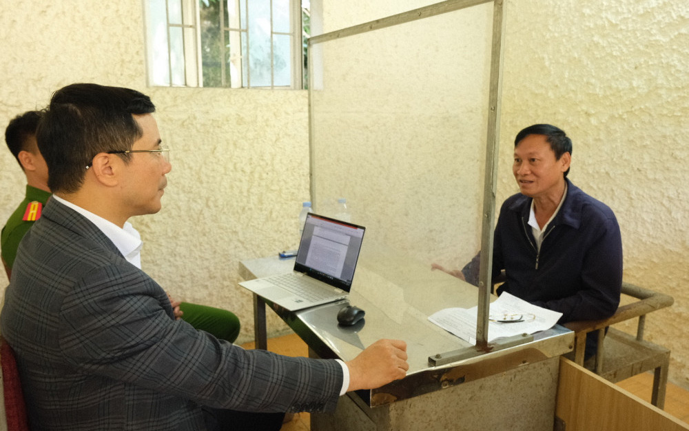 Bắt nữ giám đốc mạo danh nhà báo để bảo kê dàn xe tải- Ảnh 3. Bắt nhóm lợi dụng danh nghĩa báo chí nhận bảo kê xe tải