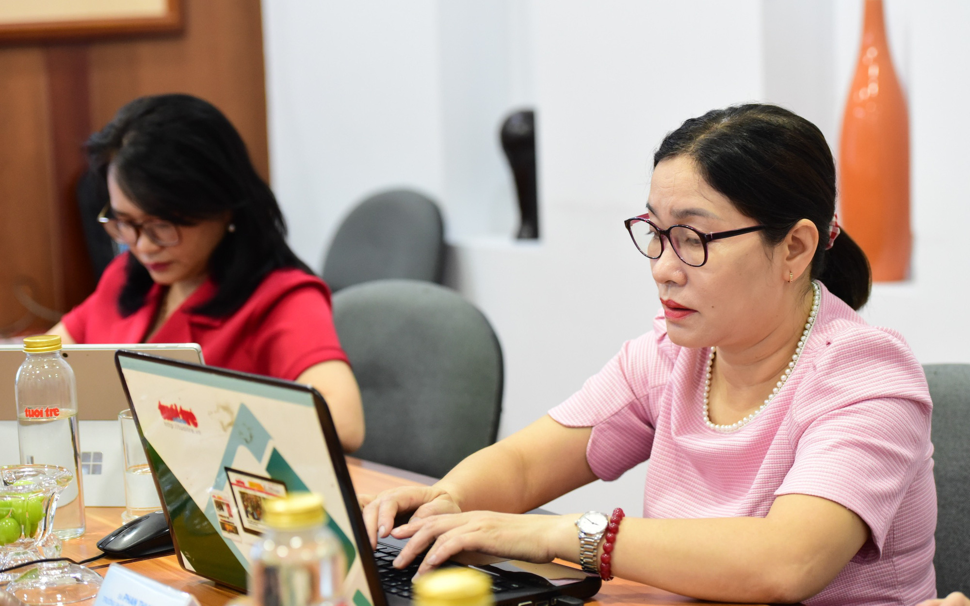 Niềm vui khi nhận thẻ bảo hiểm y tế miễn phí- Ảnh 3. Tham gia bảo hiểm y tế hình thức nào được đảm bảo quyền lợi tốt nhất?