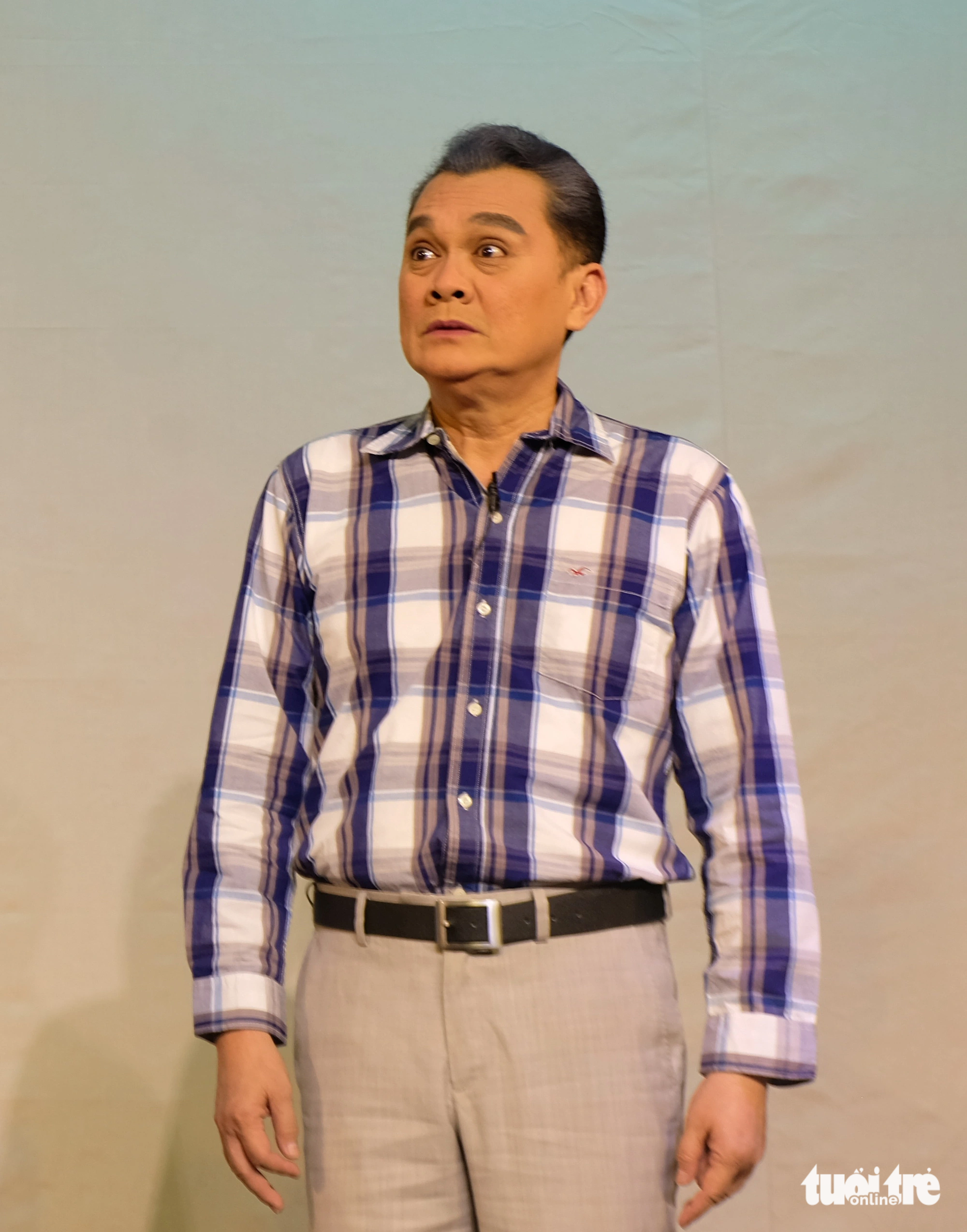 功績のあるアーティスト、フー・チャウ - 写真: LINH DOAN 功績のあるアーティスト、フー・チャウ - 写真: LINH DOAN