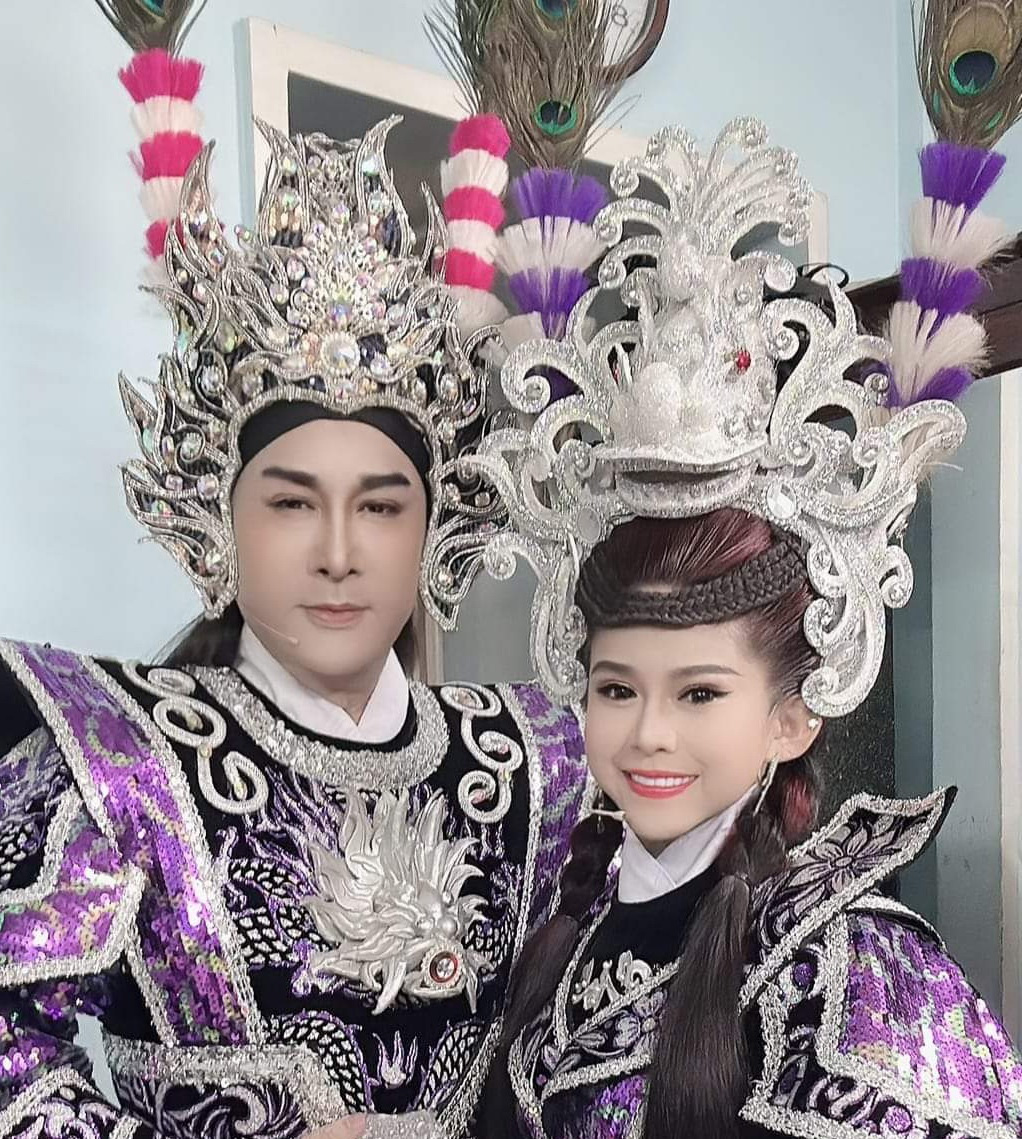 キム・トゥロンを育てる父親とビン・ティン氏(右表紙)の画像 - 写真: NVCC キム・トゥロンを育てる父親とビン・ティン氏(右表紙)の画像 - 写真: NVCC