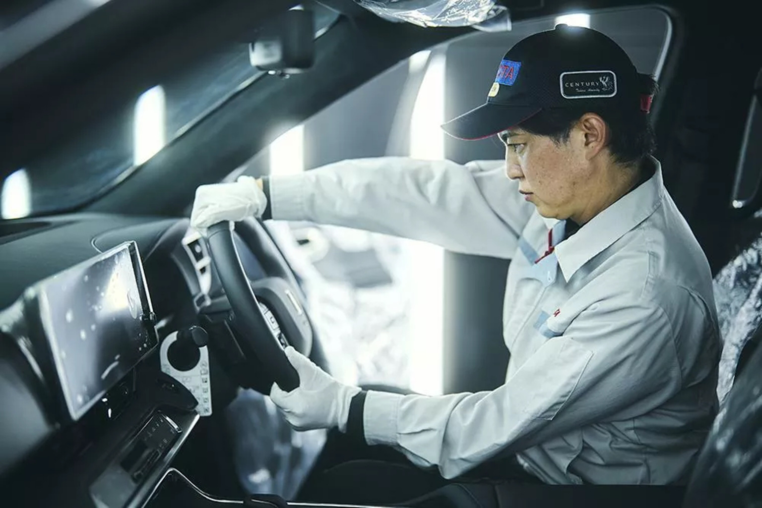 Đỉnh cao sản xuất Toyota Century SUV: Siết bu lông cũng lâu gấp 12 lần xe thường- Ảnh 11. Đỉnh cao sản xuất Toyota Century SUV: Siết bu lông cũng lâu gấp 12 lần xe thường- Ảnh 11.