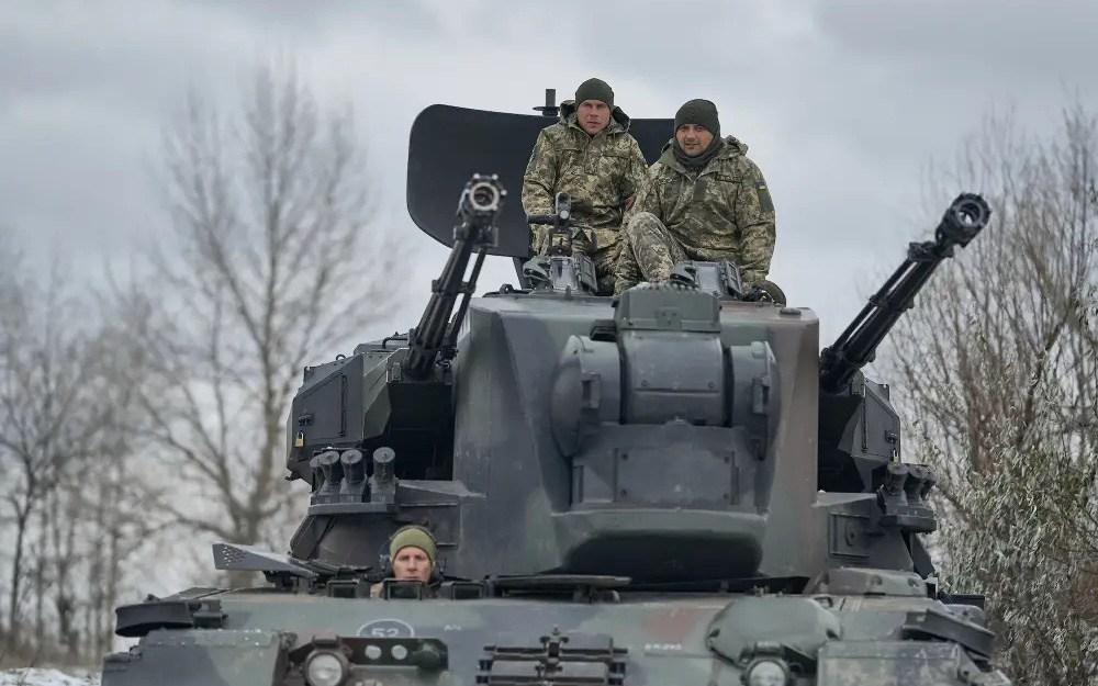 Vợ giám đốc tình báo Ukraine hồi phục sau khi trúng độc- Ảnh 2. Nga, Ukraine tăng cường phòng không khi mùa đông đến