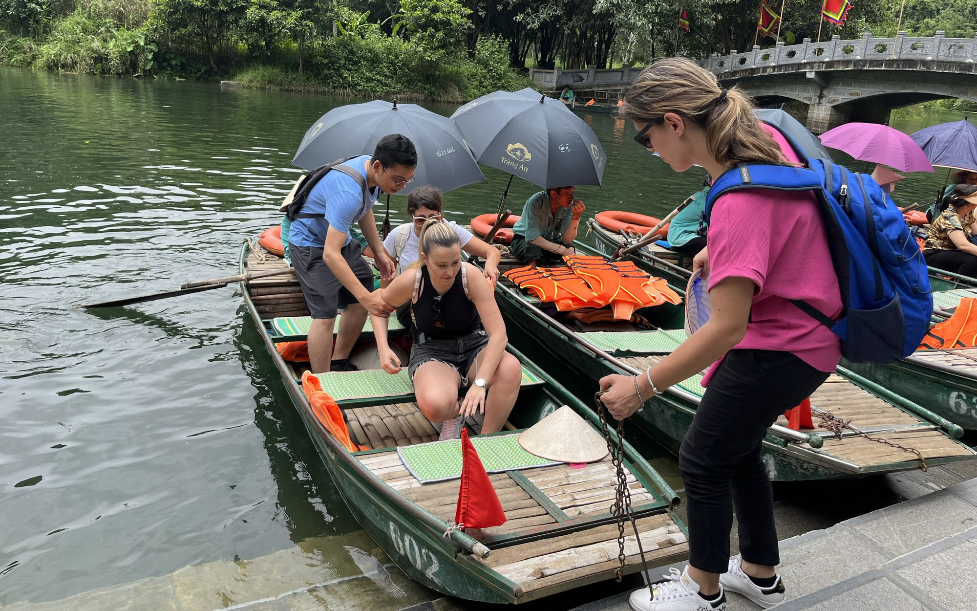 Thủ tướng có loạt chỉ đạo mới về chính sách miễn thị thực để thu hút khách cao cấp- Ảnh 2. Được miễn thị thực, khách châu Âu đến Việt Nam tăng mạnh, du lịch vượt mốc 11 triệu lượt