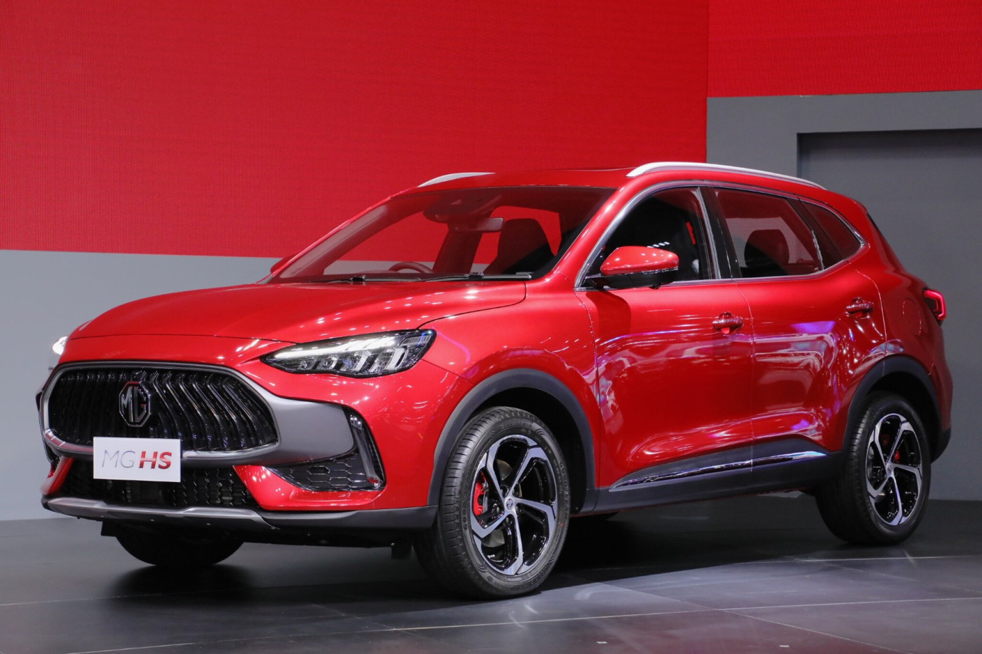 自動車ニュース: 今年最後の月に発売される予定の一連の車、その半分は中国車 - 写真 14。 自動車ニュース: 今年最後の月に発売される予定の一連の車、その半分は中国車 - 写真 14。