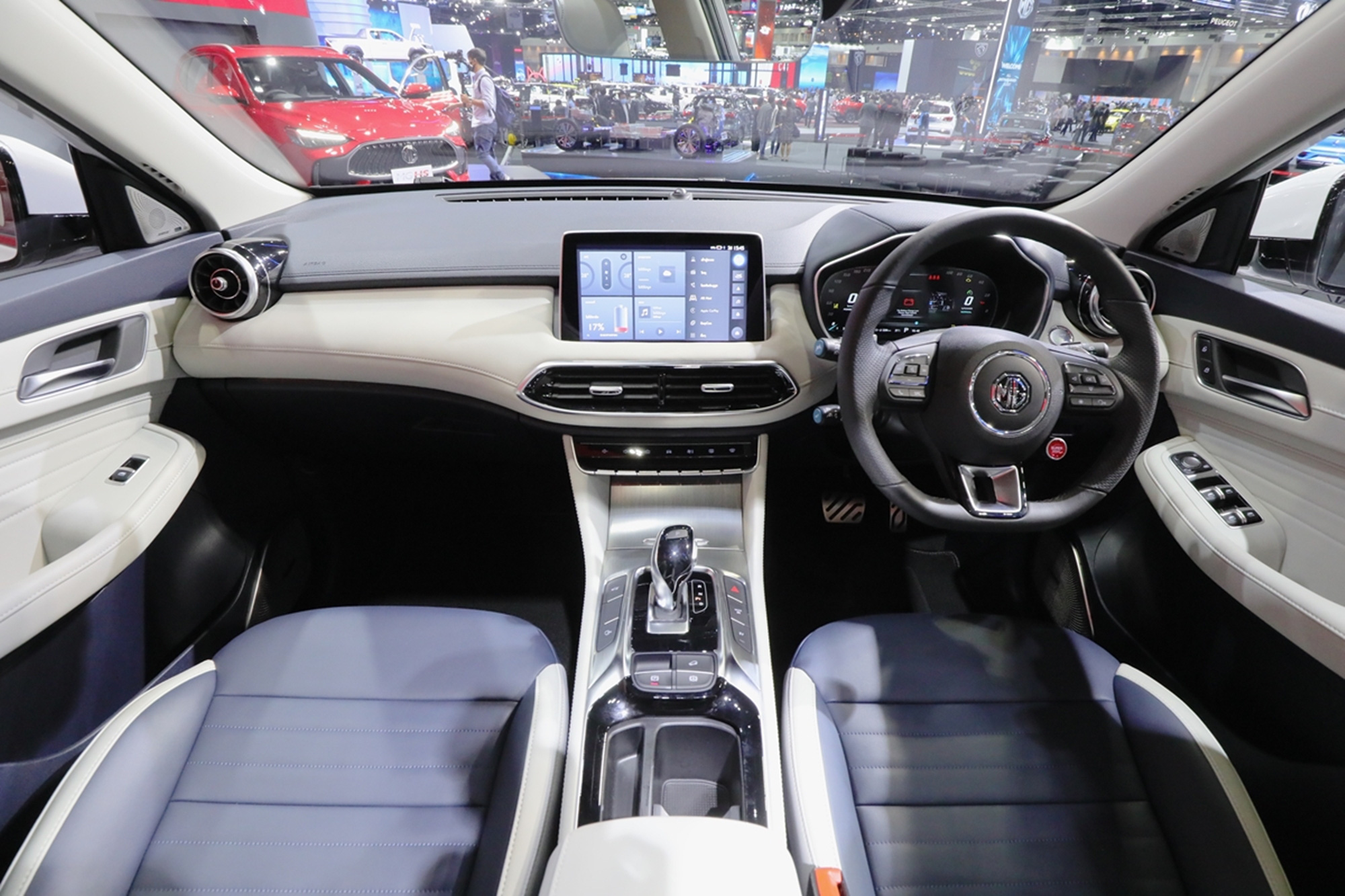 自動車ニュース: 今年最後の月に発売される予定の一連の車、その半分は中国車 - 写真 15。 自動車ニュース: 今年最後の月に発売される予定の一連の車、その半分は中国車 - 写真 15。