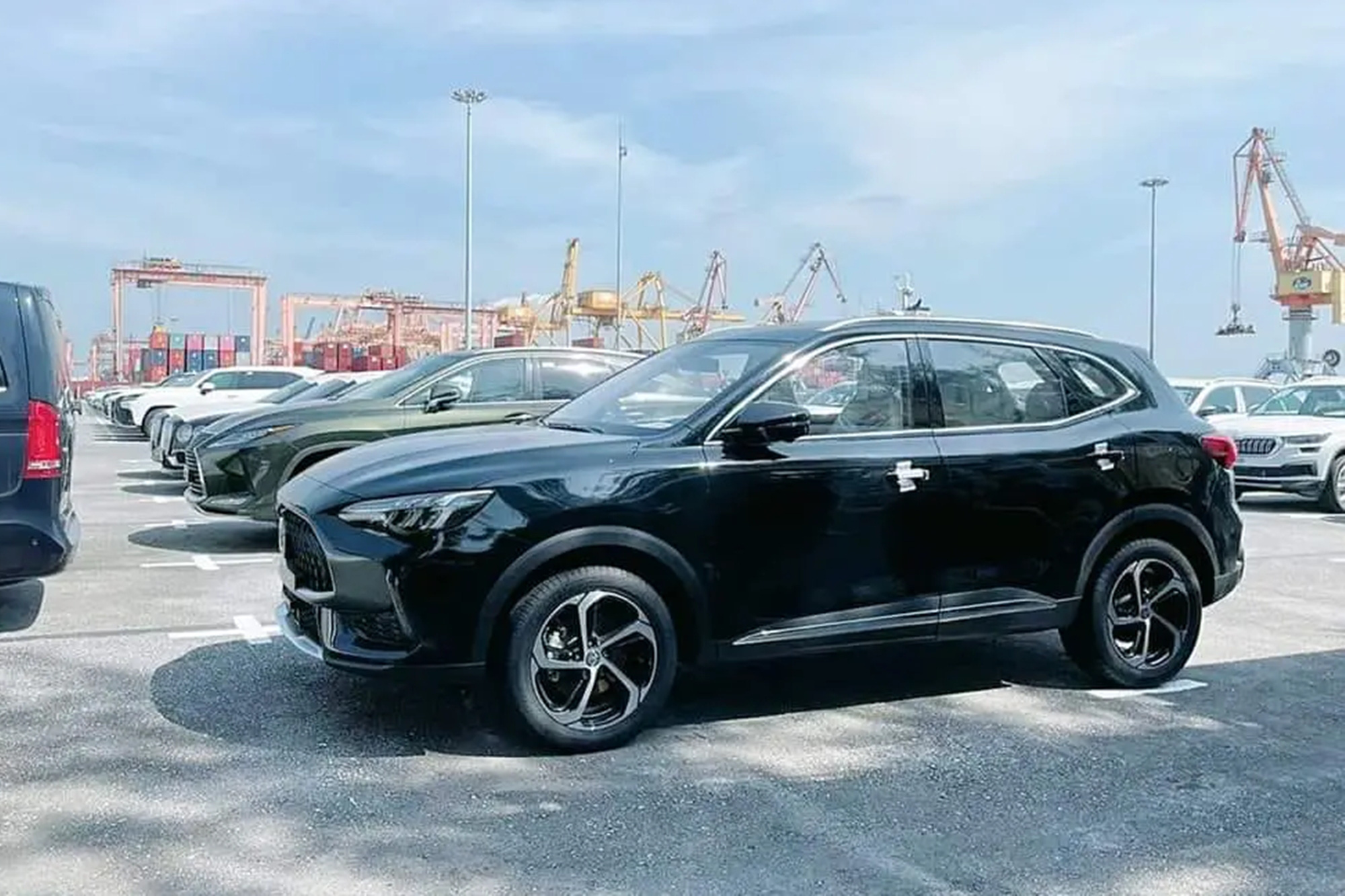 自動車ニュース: 今年最後の月に発売される予定の一連の車、その半分は中国車 - 写真 13。 自動車ニュース: 今年最後の月に発売される予定の一連の車、その半分は中国車 - 写真 13。