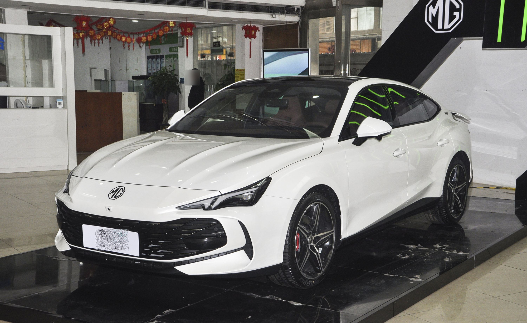 自動車ニュース: 今年の最後の月に発売されることが約束された一連の車、その半分は中国車 - 写真 10。 MG7は12月の発売が予定されていたが、すでに国内ディーラーに入荷していることが明らかになった。 これは、同社が販売代理店を変更した後、ベトナムで3番目の完全な新型車となる - 写真: MG China