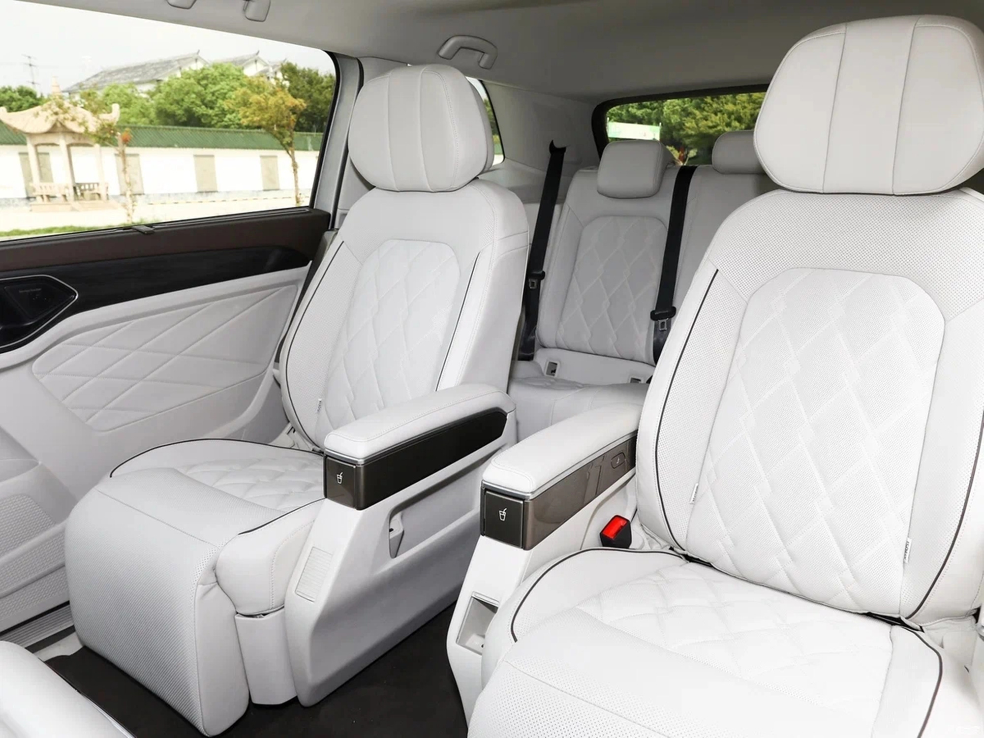 自動車ニュース: 今年の最後の月に発売されることが約束された一連の車、その半分は中国車 - 写真 3。 自動車ニュース: 今年最後の月に発売される予定の一連の車、その半分は中国車 - 写真 3。