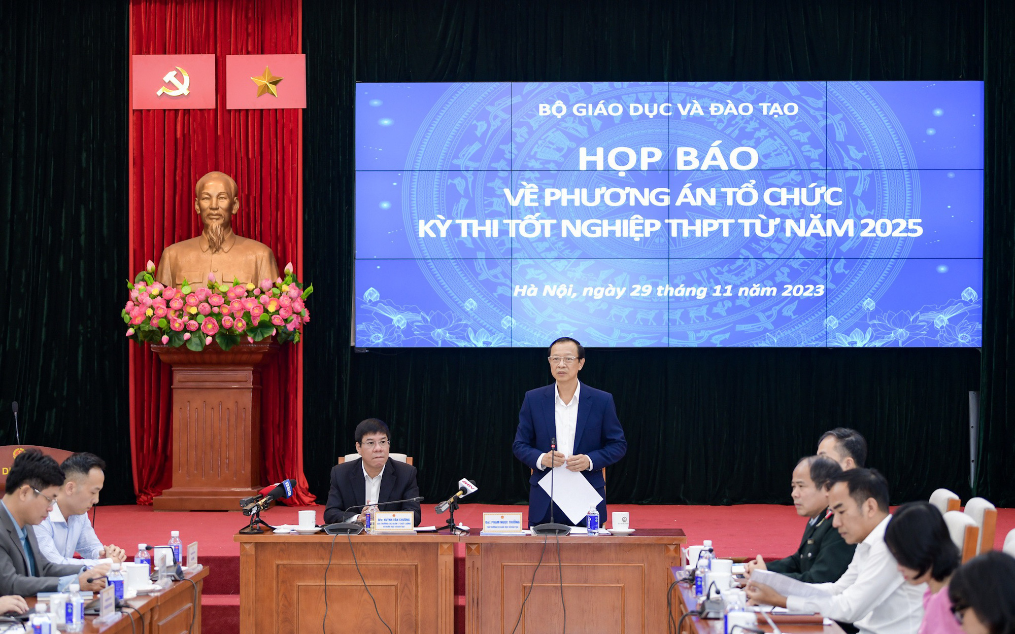 Công bố đề thi minh họa cho thi tốt nghiệp THPT từ năm 2025- Ảnh 3. Đề thi minh họa tốt nghiệp THPT từ 2025 công bố vào quý 4-2023
