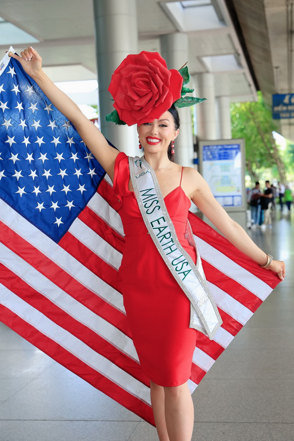 Thí sinh Miss Earth 2023 háo hức diện áo dài khi đến Việt Nam- Ảnh 5.