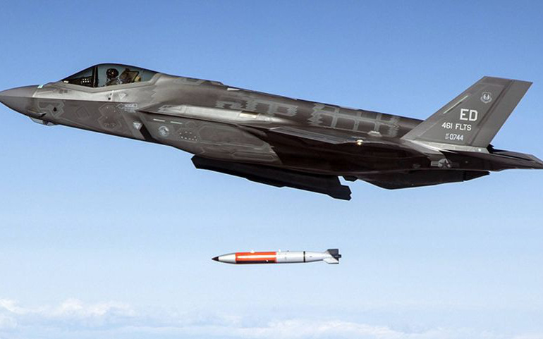 Hàng chục tiêm kích F-35 của Mỹ có thể bị hỏng do thời tiết- Ảnh 2. Vì sao tiêm kích F-35 mang bom hạt nhân của Mỹ gây lo ngại?