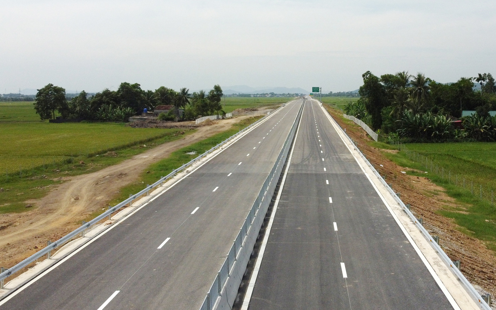 Thủ tướng: Cà Mau tập trung phát triển 3 thế mạnh- Ảnh 4. Cao tốc Bắc-Nam phía Đông kéo dài đến Đất Mũi thay vì TP Cà Mau?