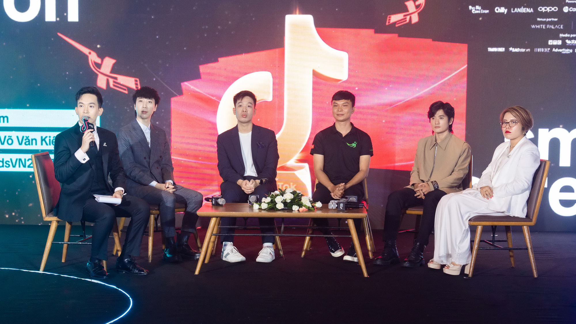 パネルセッション中のTikTok代表者とコンテンツクリエイター – 写真: BTC パネルセッション中のTikTok代表者とコンテンツクリエイター – 写真: BTC